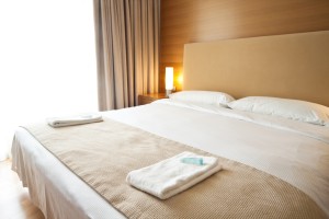 Hotels in Lippstadt Hotelbett mit Handtüchern