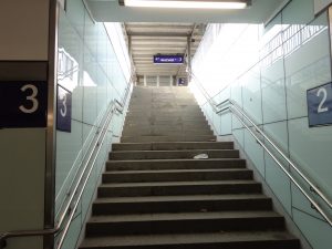 Treppe zum Bahnsteig Bahnhof Lippstadt 