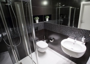 Hotel Lippstadt Hotelbadezimmer schwarz weiss